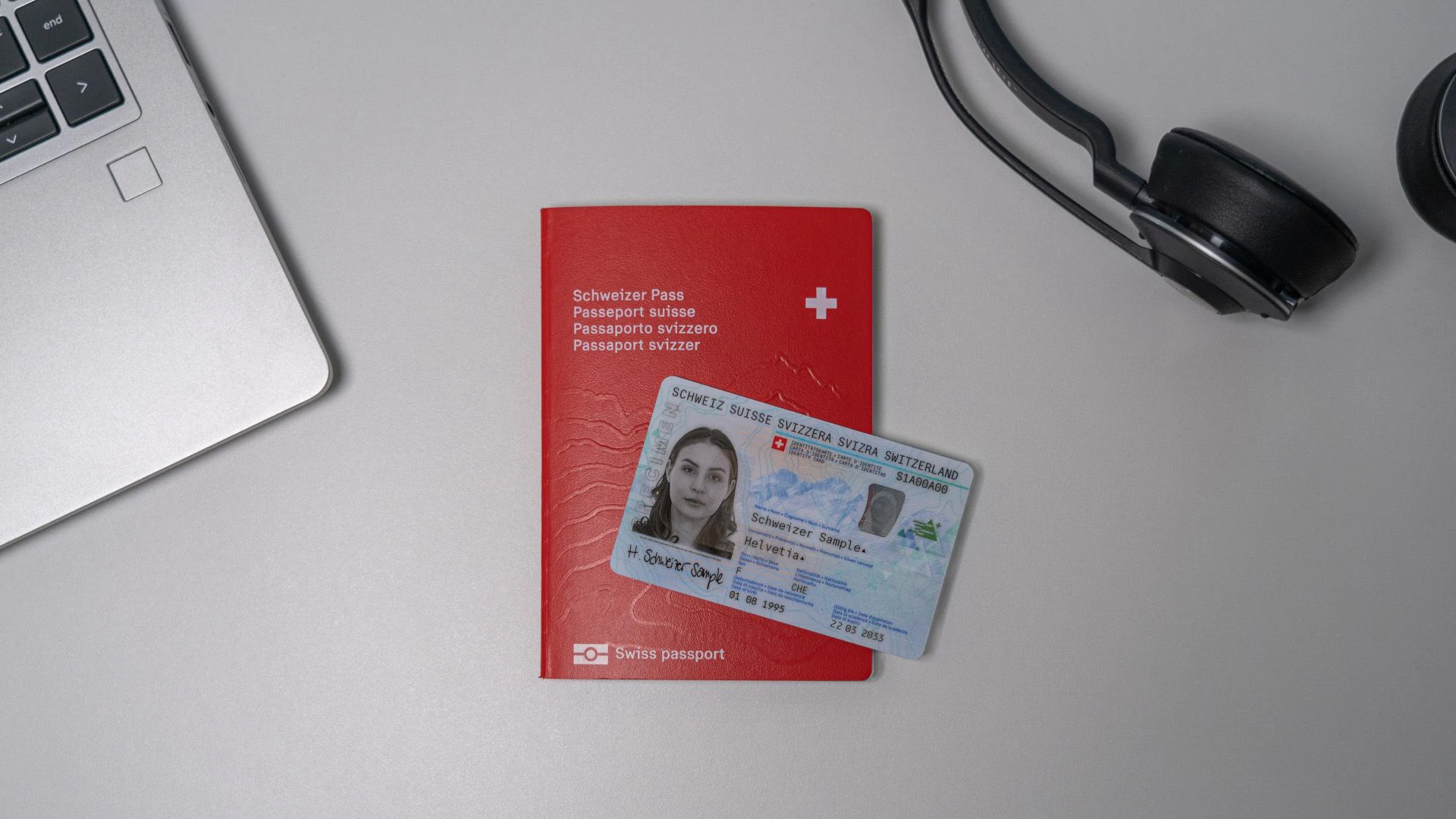 Pasaporte y tarjeta de identidad